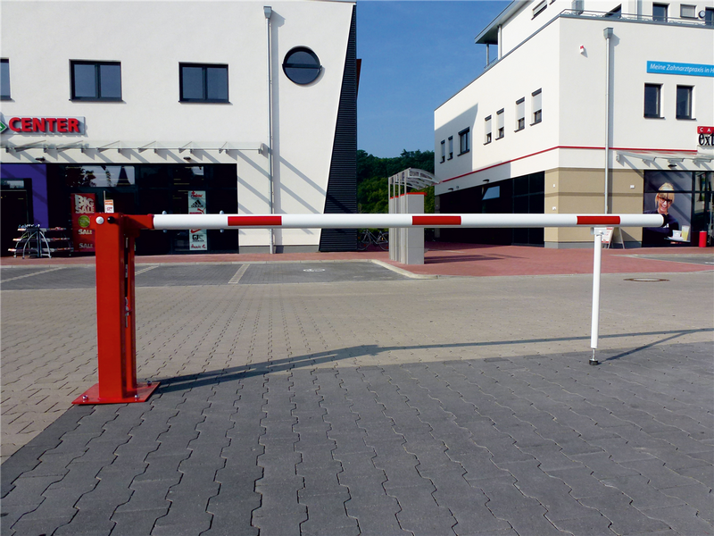 Barrière manuelle avec ressort à pression de gaz et support de poteau articulé