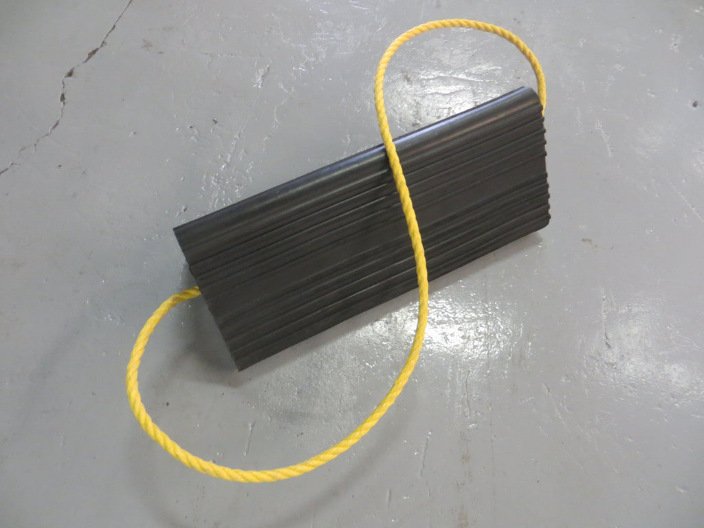 Heavy-duty rubber aircraft wheel chock – view 4