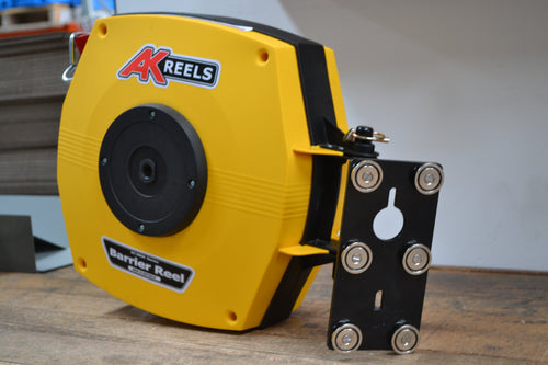 Support magnétique pour enrouleur de barrière