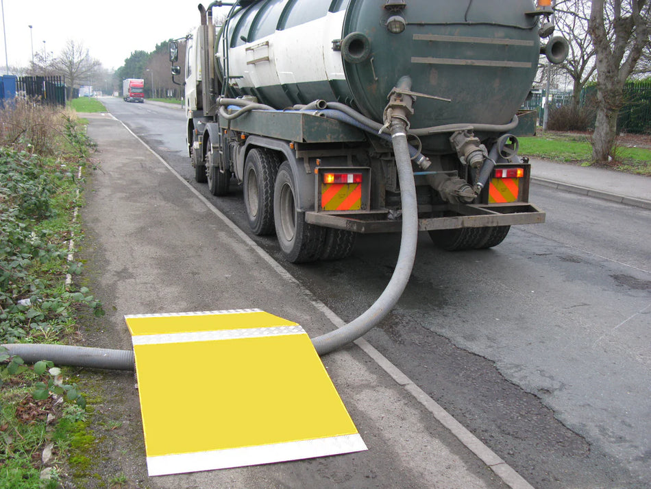 Rampe pour tuyaux et câbles pour piétons (2080 x 995 x 235 mm)