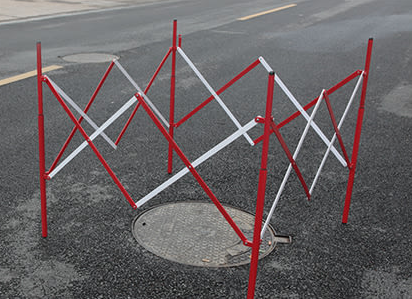 Barrière utilitaire/accès souterrain pliable en acier (1,3x1,3m)